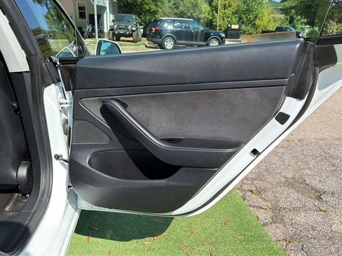 Used 2020 Tesla Model 3 Standard Range Plus RWD image 18