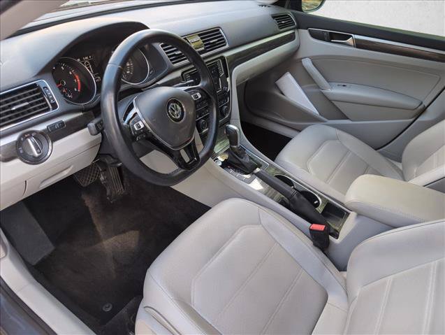 Used 2018 Volkswagen Passat 2.0T SE w/ SE Lighting Package FWD image 10