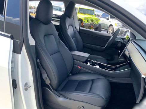 Used 2021 Tesla Model Y Long Range image 8