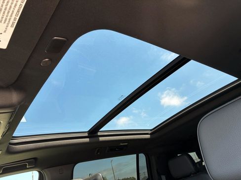 Used 2021 GMC Yukon XL Denali w/ Denali Premium Package image 12