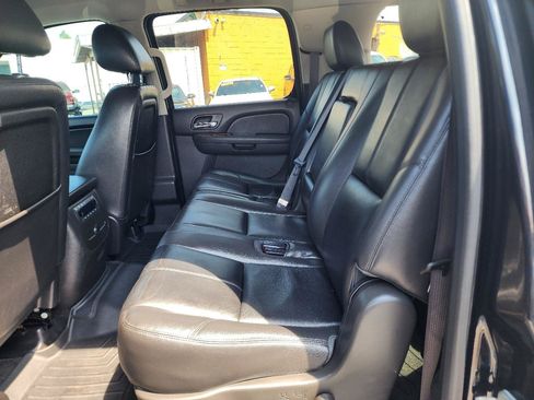 Used 2013 Chevrolet Suburban LT w/ Luxury Package AWD/4WD image 23