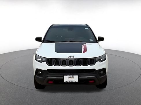 Used 2025 Jeep Compass Trailhawk image 4