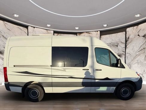 Used 2020 Mercedes-Benz Sprinter 2500 image 4
