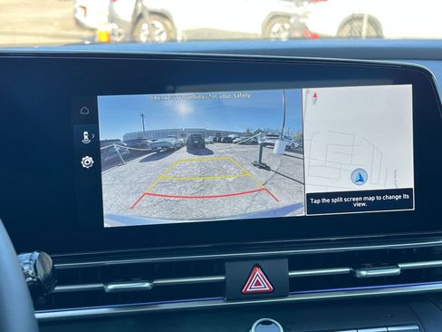 Used 2025 Hyundai Elantra SEL image 17