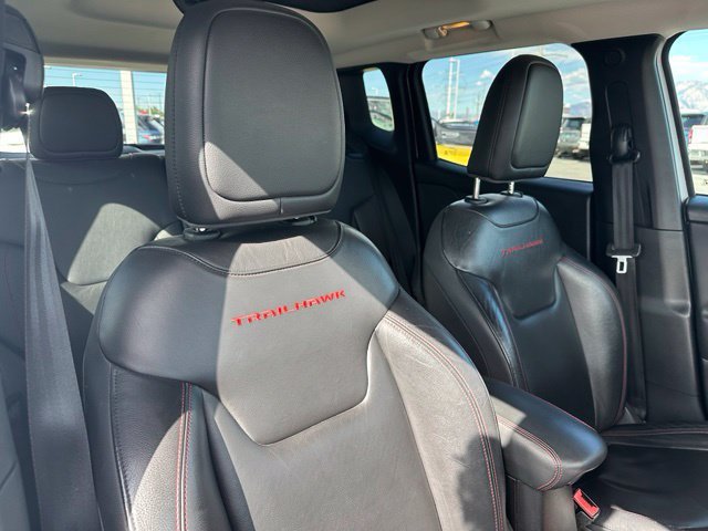 Used 2016 Jeep Renegade Trailhawk w/ Premium Trailhawk Package AWD/4WD image 32