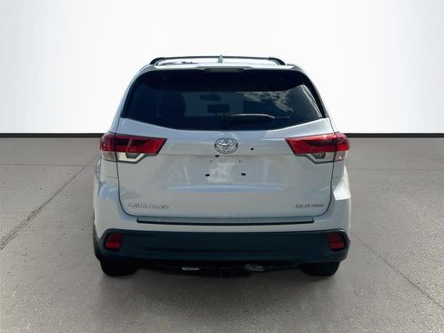 Used 2018 Toyota Highlander XLE AWD/4WD image 5
