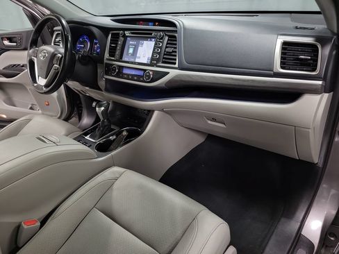 Used 2019 Toyota Highlander Limited Platinum AWD/4WD image 37