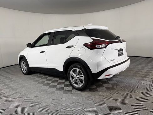Used 2023 Nissan Kicks S FWD image 10