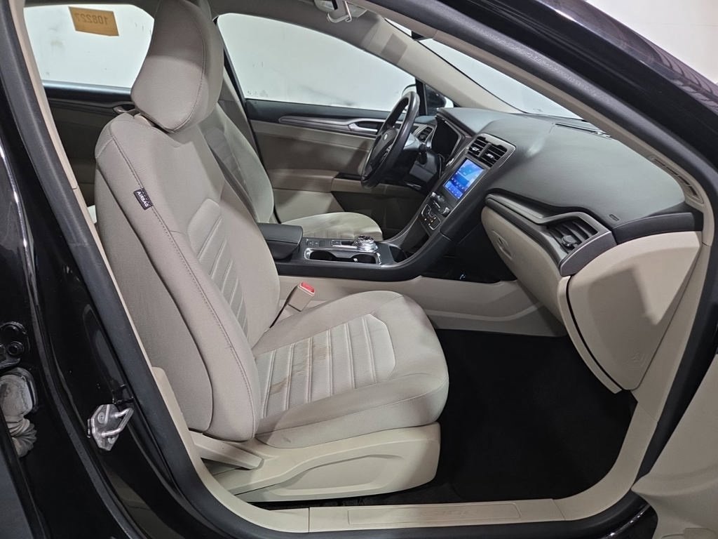 Used 2020 Ford Fusion SE FWD image 3