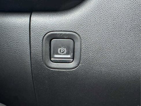 Used 2023 Chevrolet Silverado 1500 Custom image 25