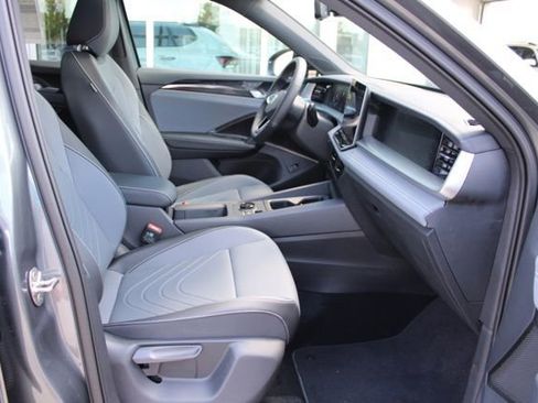 New 2025 Volkswagen Tiguan SE R-Line AWD/4WD image 14