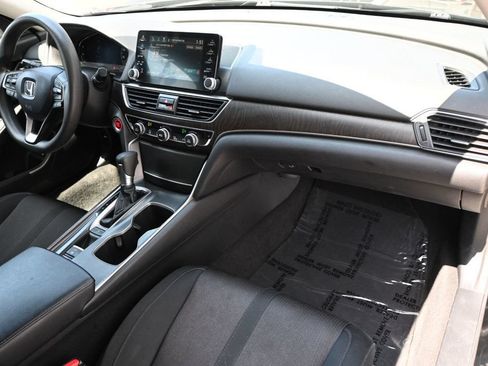 Used 2018 Honda Accord EX image 11