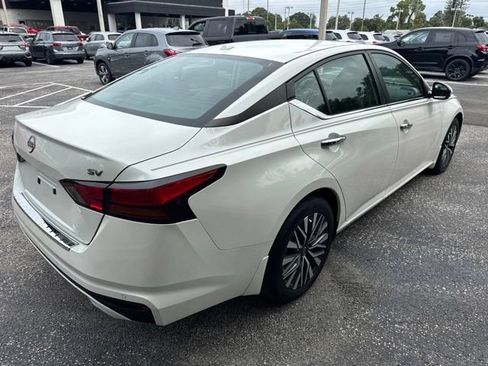 Used 2023 Nissan Altima 2.5 SV w/ SV Premium Package FWD image 4