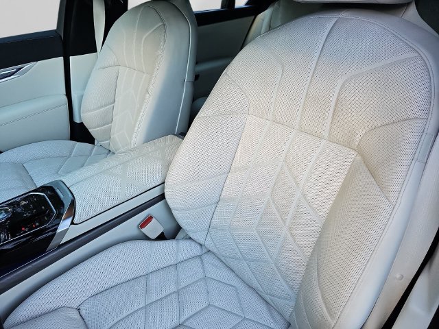 Used 2023 BMW 740i w/ Executive Package RWD image 18