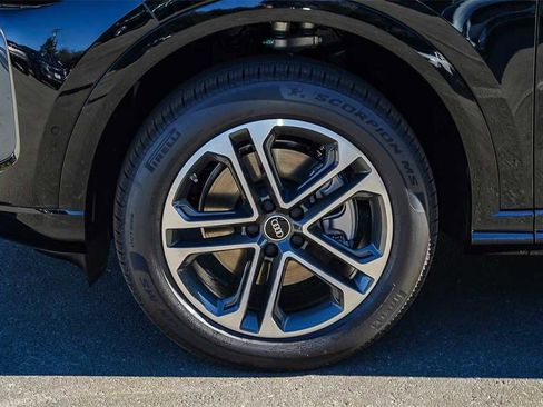 New 2025 Audi Q5 Premium image 10