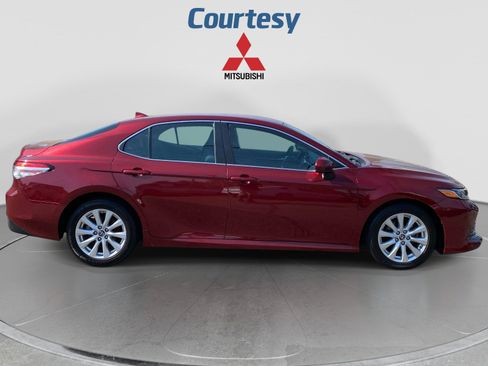 Used 2019 Toyota Camry LE FWD image 7