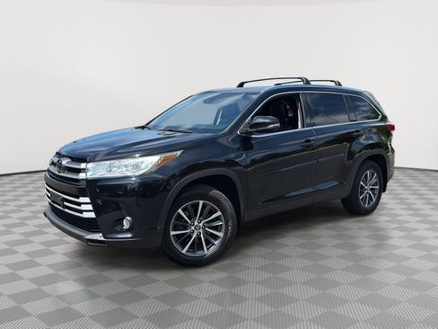 Used 2019 Toyota Highlander XLE AWD/4WD image 1