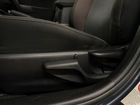 Used 2018 Toyota Corolla LE FWD image 15
