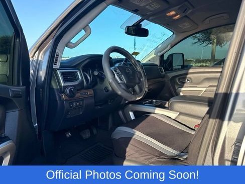 Used 2017 Nissan Titan SL AWD/4WD image 5