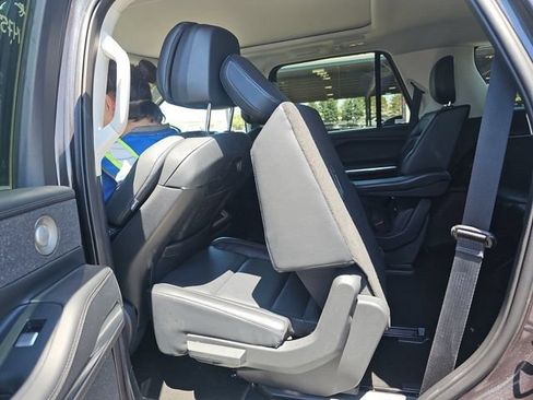 Used 2025 Lincoln Navigator Reserve AWD/4WD image 13