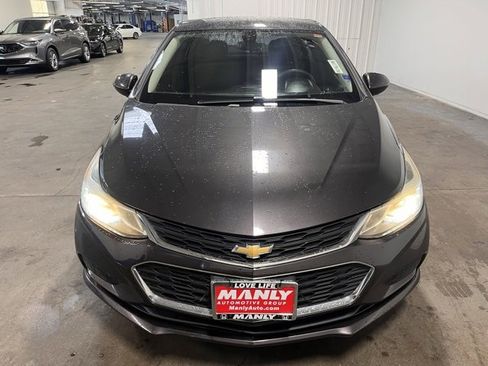 Used 2017 Chevrolet Cruze LT image 8