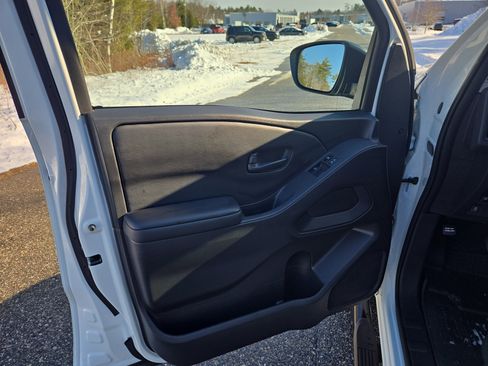 Certified 2025 Nissan Frontier S image 15