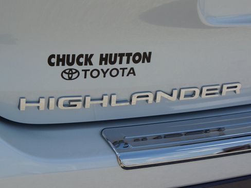 Used 2026 Toyota Highlander Limited AWD/4WD image 18