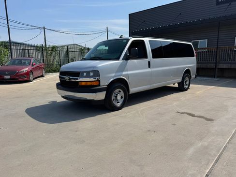 Used 2017 Chevrolet Express 3500 LT w/ LT Preferred Equipment Group RWD image 2