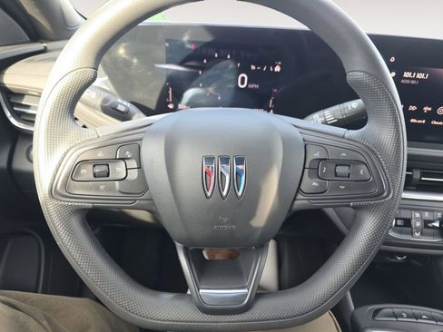 Used 2024 Buick Envista Preferred w/ Advanced Safety Package image 12