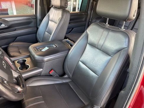 Used 2022 Chevrolet Suburban RST w/ Sport Performance Package image 13