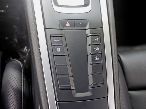 Used 2019 Porsche 718 Cayman RWD image 21