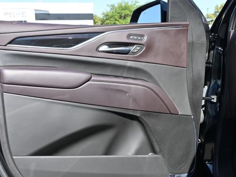 Used 2023 Cadillac Escalade ESV Sport Platinum AWD/4WD image 19