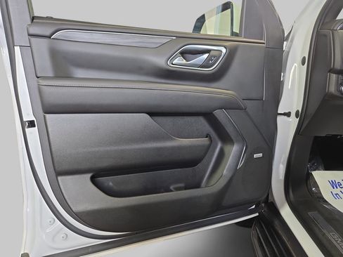 Used 2023 GMC Yukon XL SLT AWD/4WD image 32