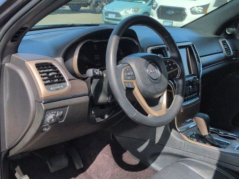 Used 2016 Jeep Grand Cherokee Limited w/ Luxury Group II image 12