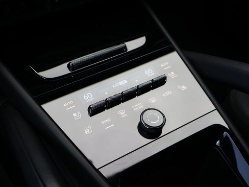 Certified 2025 Porsche Cayenne E-Hybrid AWD/4WD image 21
