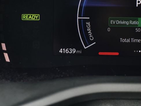 Used 2025 Toyota Camry LE FWD image 5