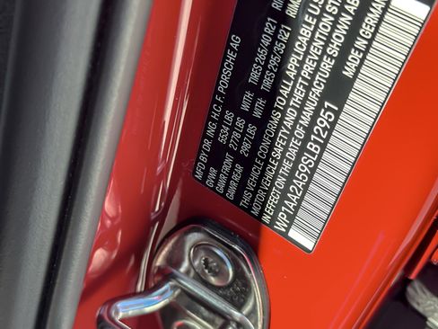 Certified 2025 Porsche Macan image 28