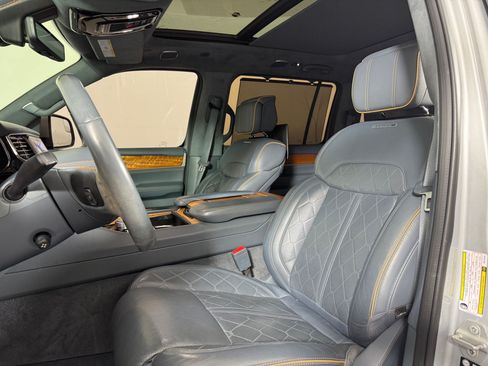 Used 2022 Jeep Grand Wagoneer Series III w/ Rear Seat Video Group 1 AWD/4WD image 27