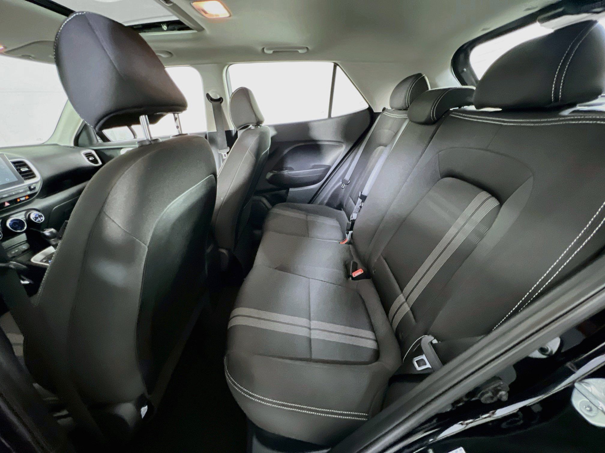 Used 2023 Hyundai Venue SEL FWD image 23