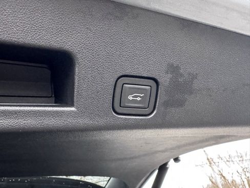 Used 2024 Chevrolet Traverse LT image 41