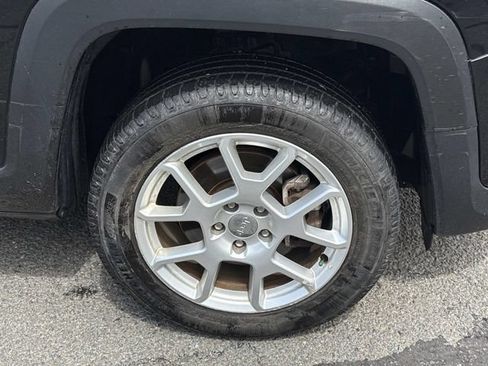 Used 2020 Jeep Renegade Latitude w/ UConnect 8.4 Nav Group AWD/4WD image 8