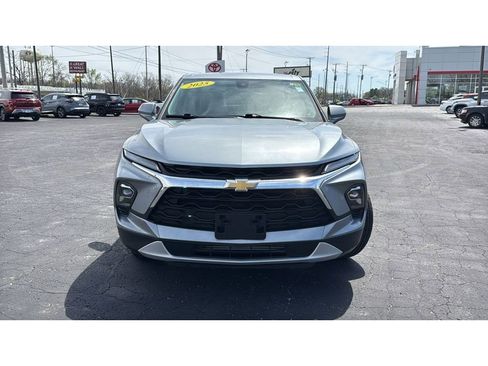 Used 2025 Chevrolet Blazer LT image 2