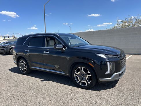 Used 2023 Hyundai Palisade Limited w/ Winter Package FWD image 9