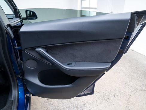 Used 2021 Tesla Model Y Long Range AWD/4WD image 22