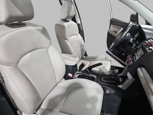 Used 2015 Subaru Forester 2.5i Touring w/ Eyesight & Navigation System image 10