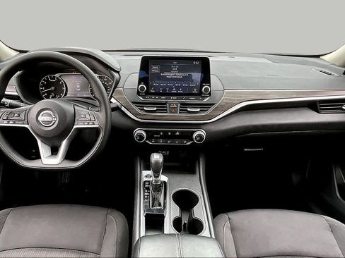 Used 2025 Nissan Altima 2.5 SV FWD image 16