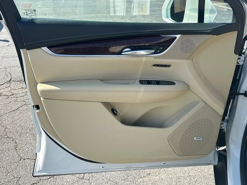Used 2018 Cadillac XT5 Premium Luxury FWD image 10