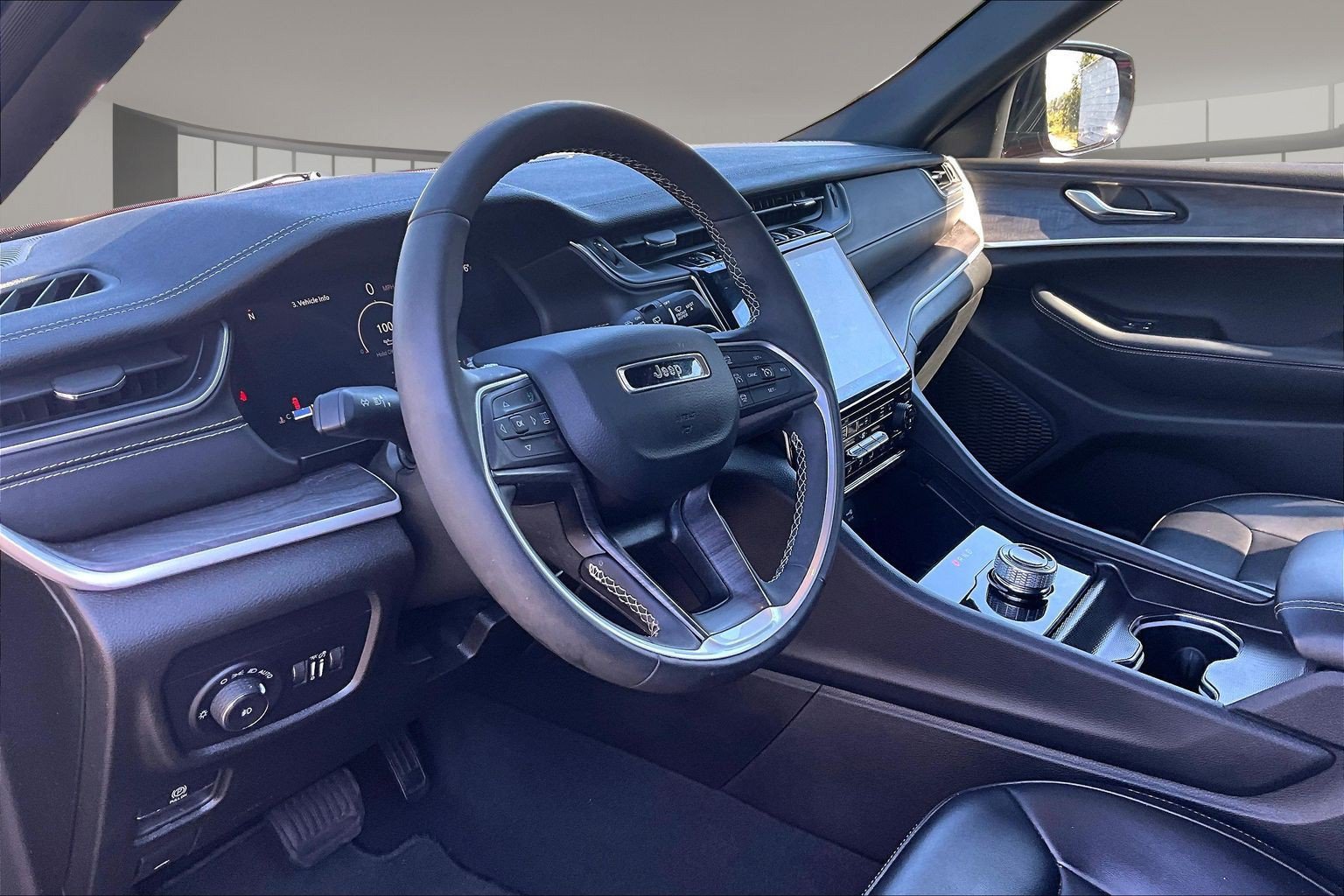 Used 2024 Jeep Grand Cherokee L Limited RWD image 19