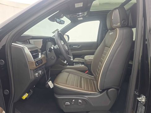 Used 2025 GMC Yukon Denali Ultimate AWD/4WD image 2