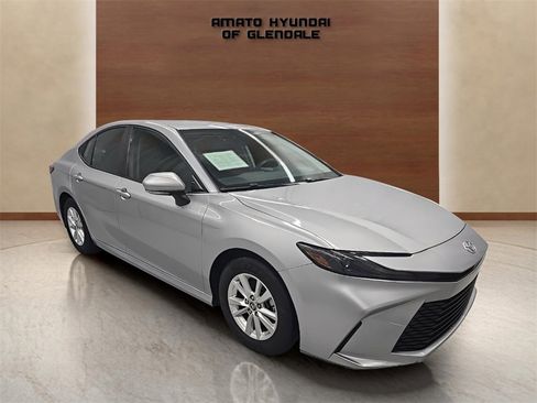 Used 2025 Toyota Camry LE image 8